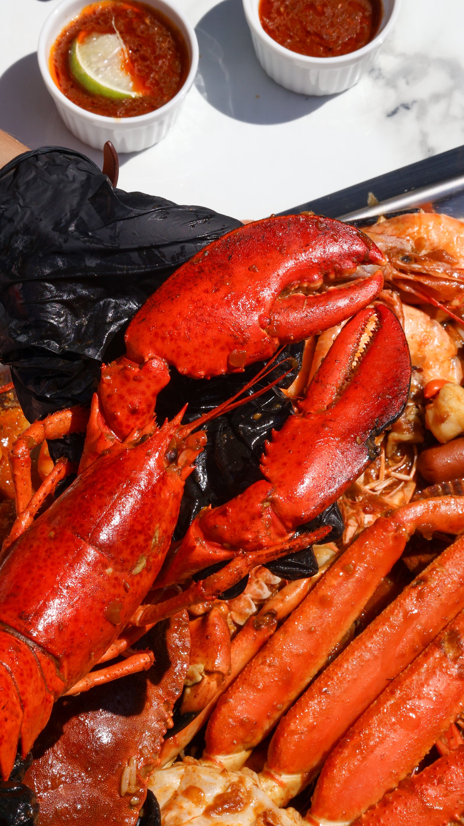 Seafood boil cajun - plateau de fruits de mer Crab's Marseille